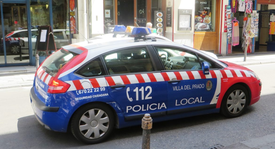 Policia local Villa del Prado coche