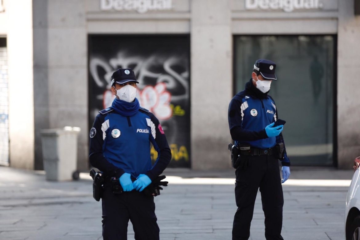 Policiía municipal Madrid mascarilla