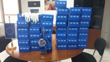Donación guantes y mascarillas Clínica Dental Aquitania