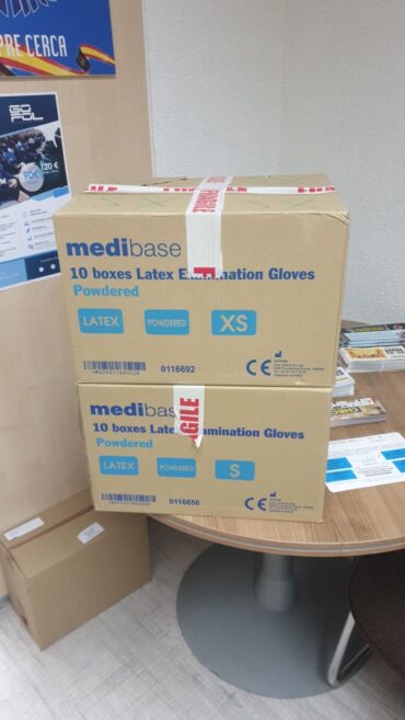 Donación guantes y mascarillas Clínica Dental Aquitania
