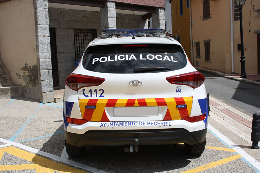 coche-policia-becerril-de-la-sierra